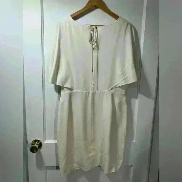 NWOT Halston crepe cream dress - Picture 2 of 4